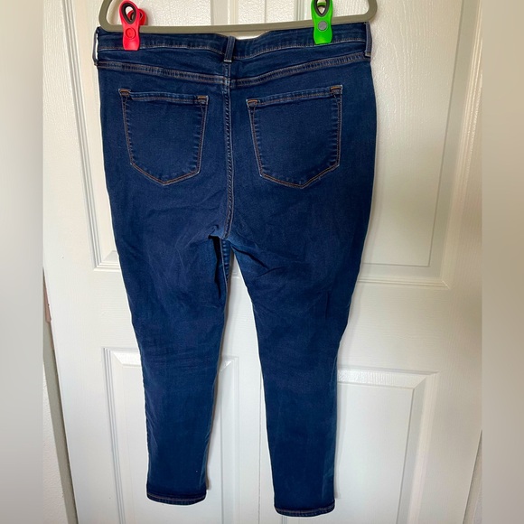 Old Navy Rockstar Super Skinny Jeans - Picture 2 of 7